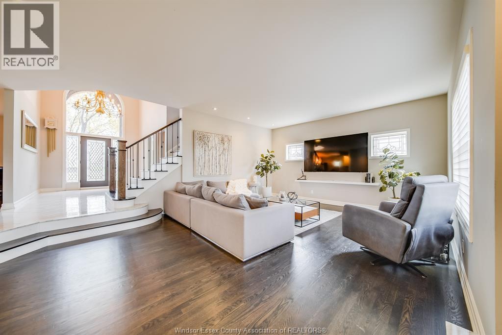 Photo 14 of 428 Old Tecumseh Road, Lakeshore ON