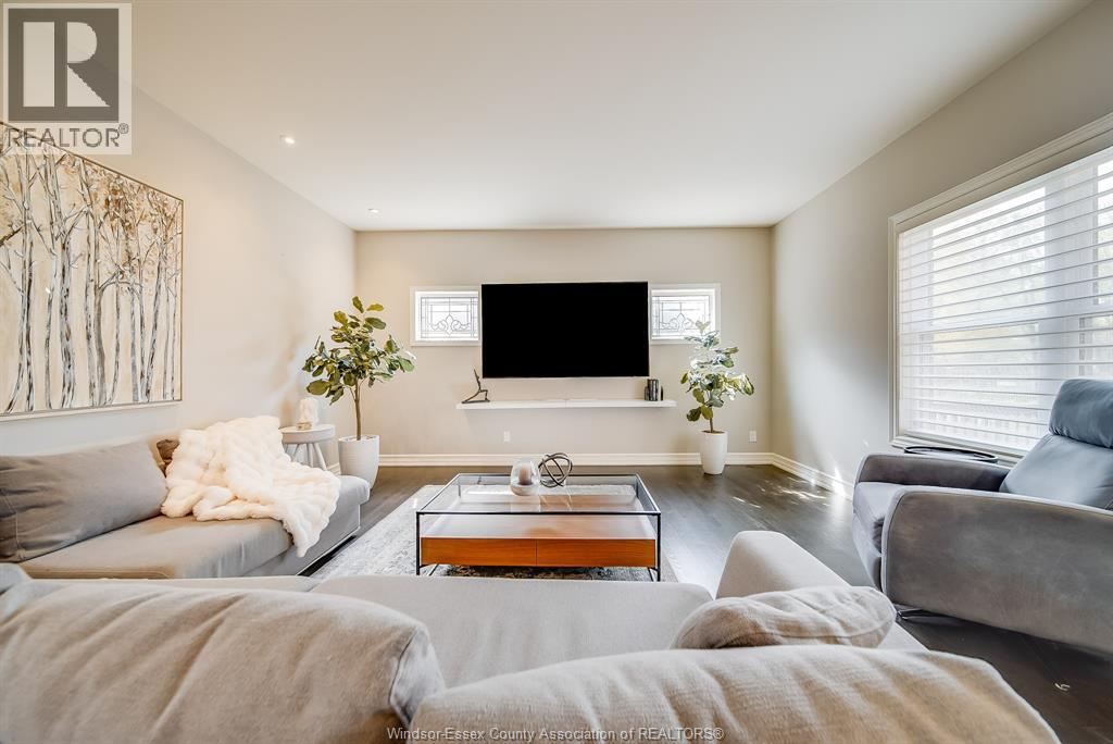 Photo 16 of 428 Old Tecumseh Road, Lakeshore ON