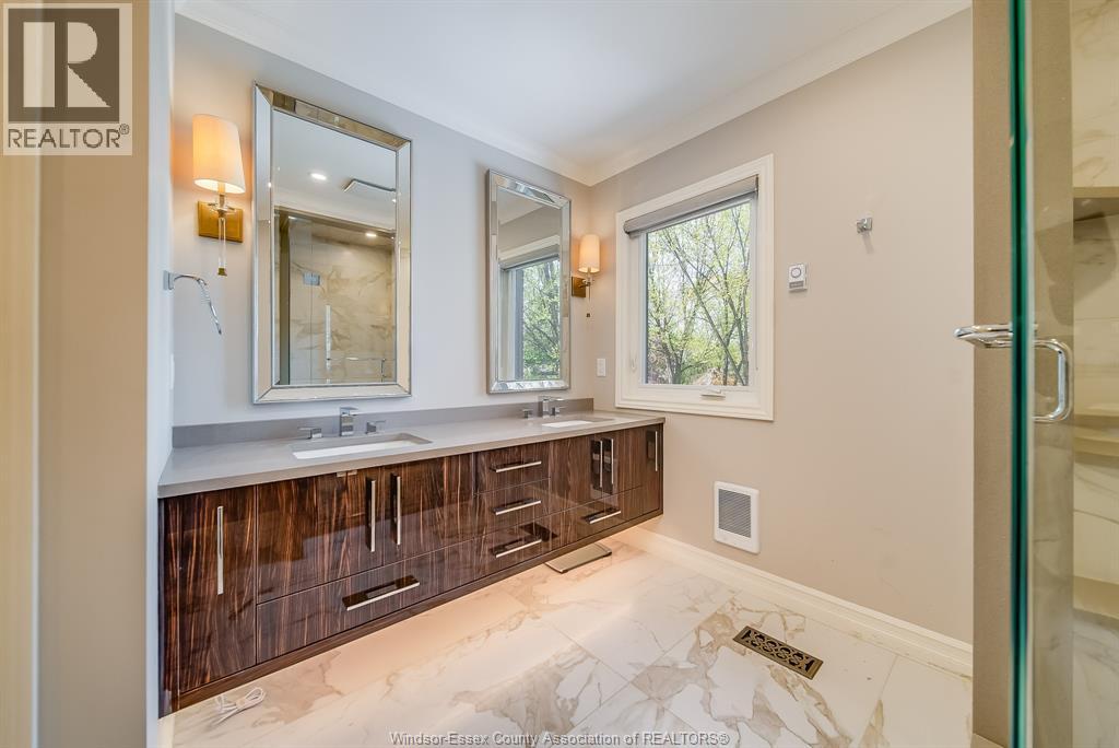 Photo 33 of 428 Old Tecumseh Road, Lakeshore ON