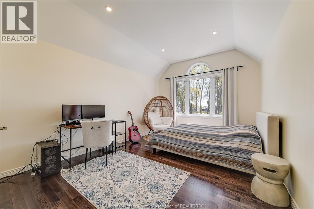 Photo 24 of 428 Old Tecumseh Road, Lakeshore ON