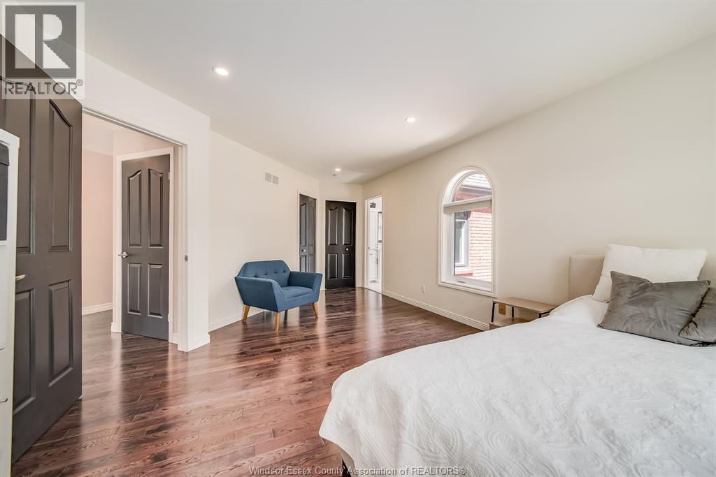 Photo 23 of 428 Old Tecumseh Road, Lakeshore ON