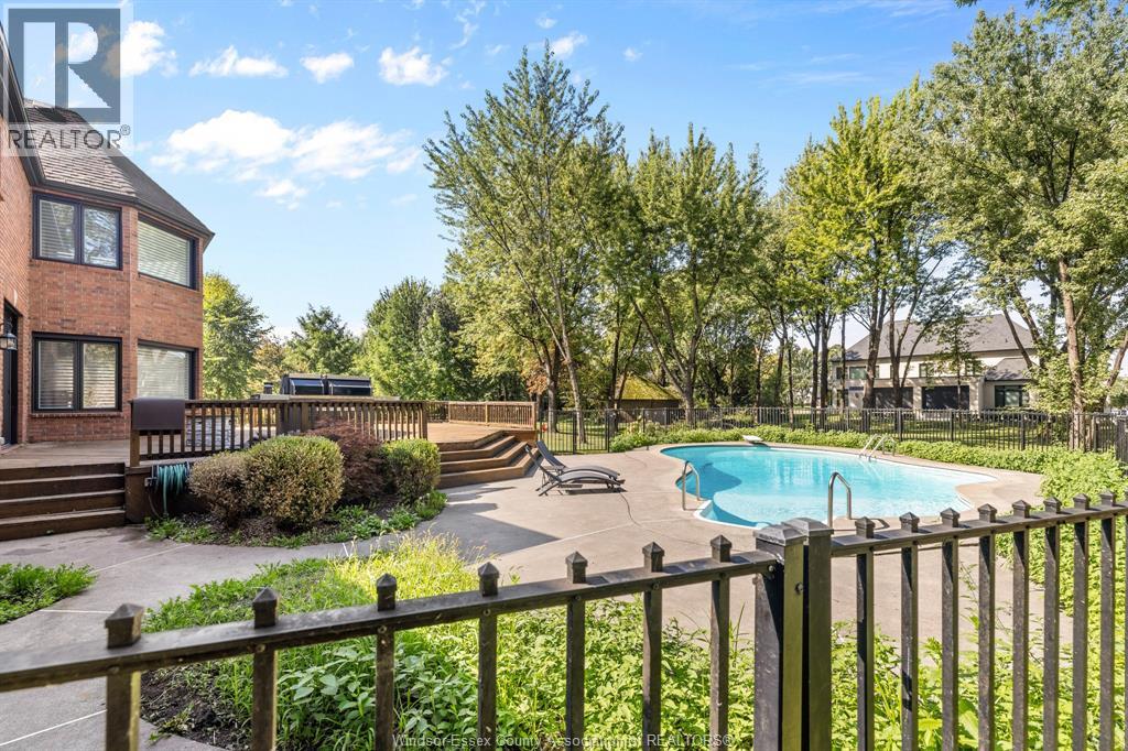 Photo 29 of 428 Old Tecumseh Road, Lakeshore ON
