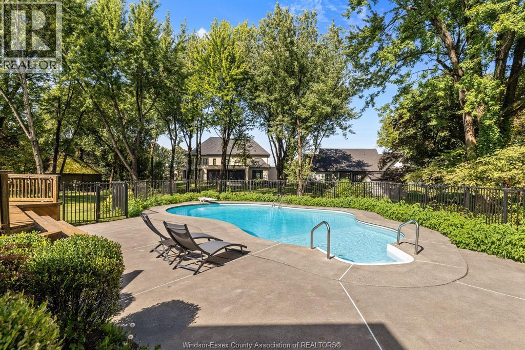 Photo 3 of 428 Old Tecumseh Road, Lakeshore ON