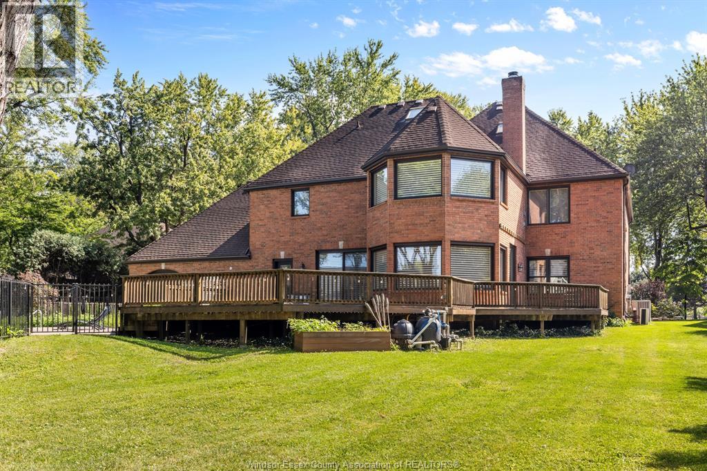 Photo 5 of 428 Old Tecumseh Road, Lakeshore ON