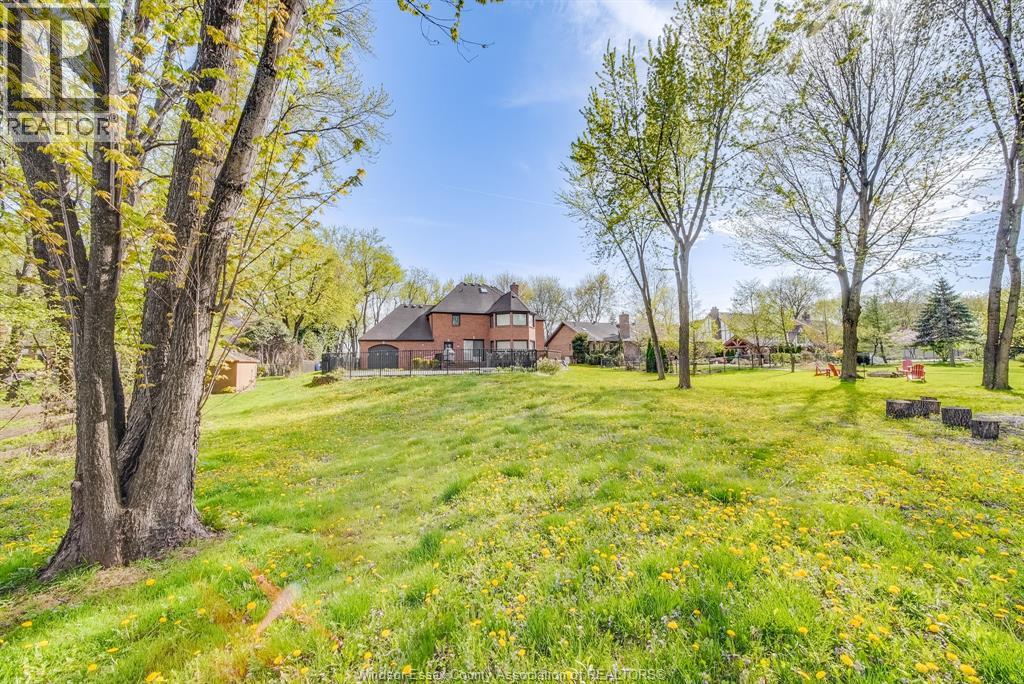 Photo 43 of 428 Old Tecumseh Road, Lakeshore ON