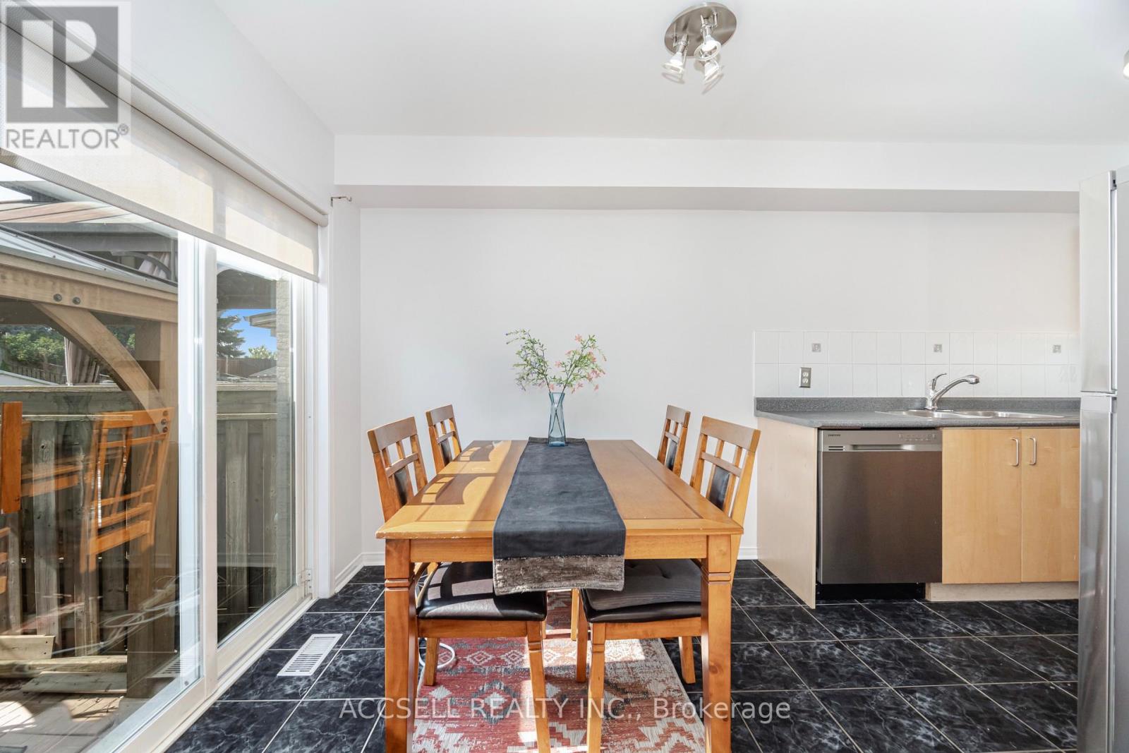 Photo 12 of 188 Deepsprings Crescent, Vaughan ON