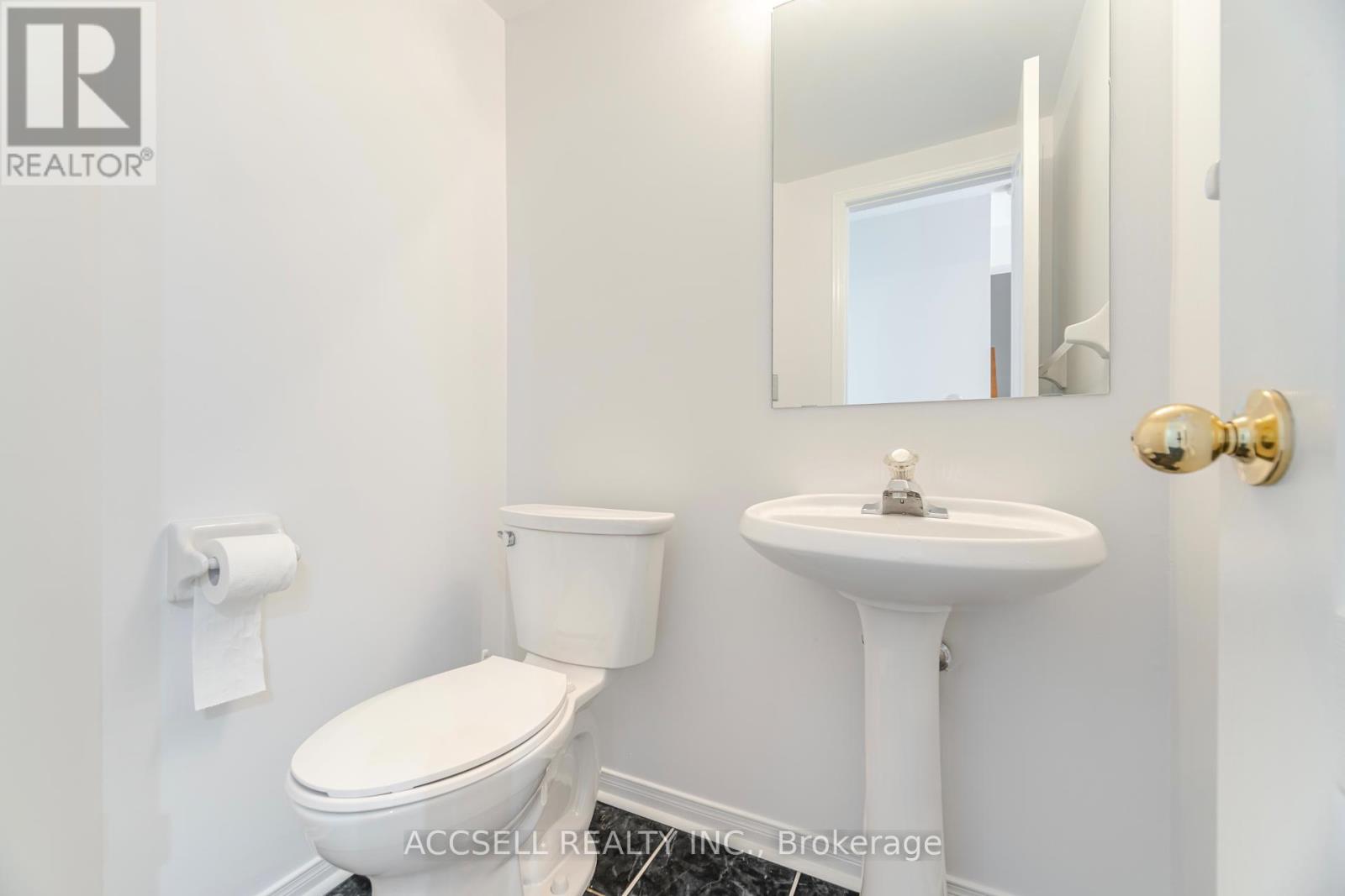 Photo 26 of 188 Deepsprings Crescent, Vaughan ON