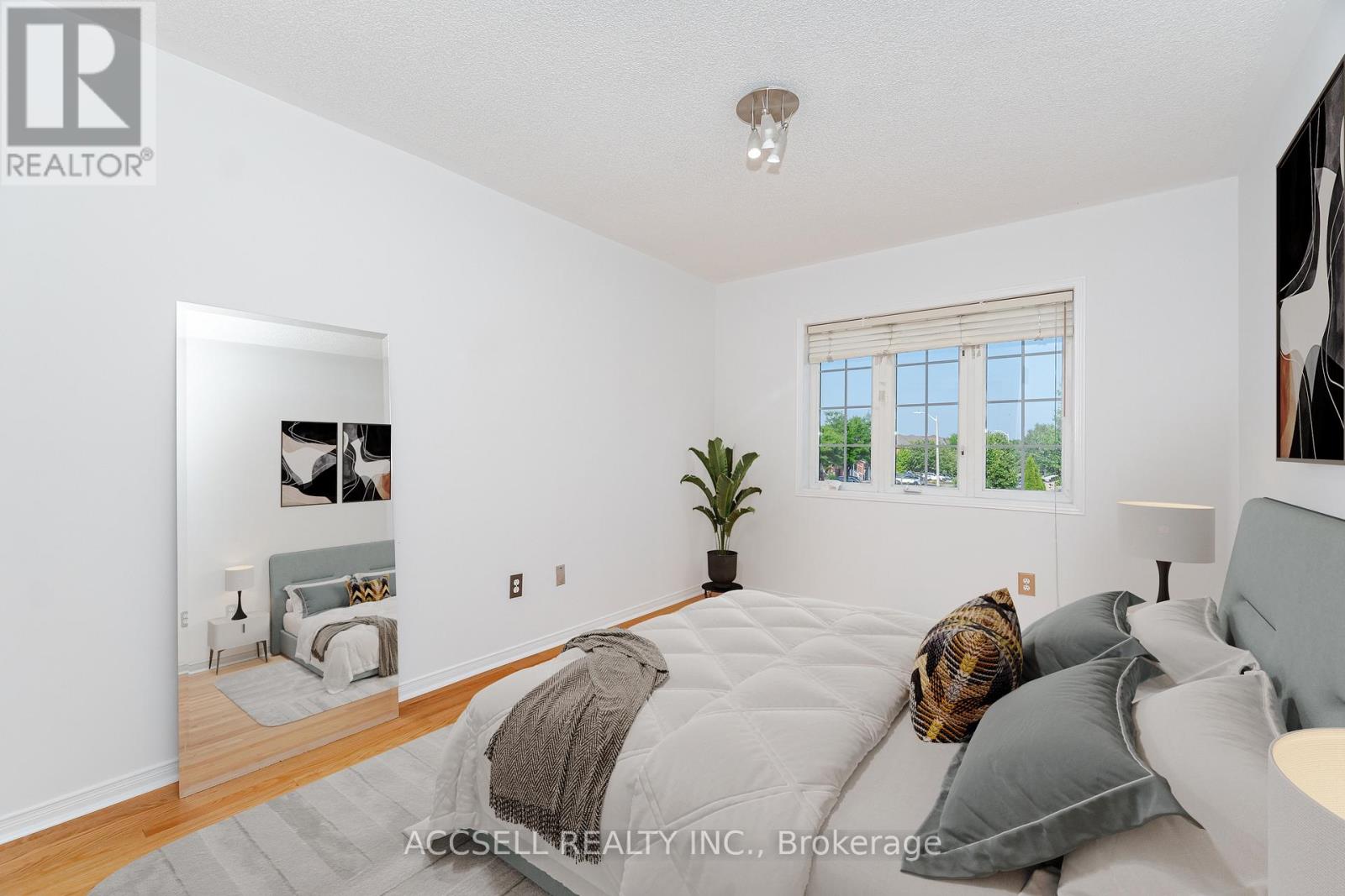 Photo 25 of 188 Deepsprings Crescent, Vaughan ON