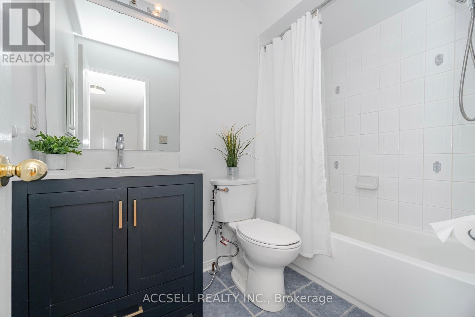 Photo 6 of 188 Deepsprings Crescent, Vaughan ON