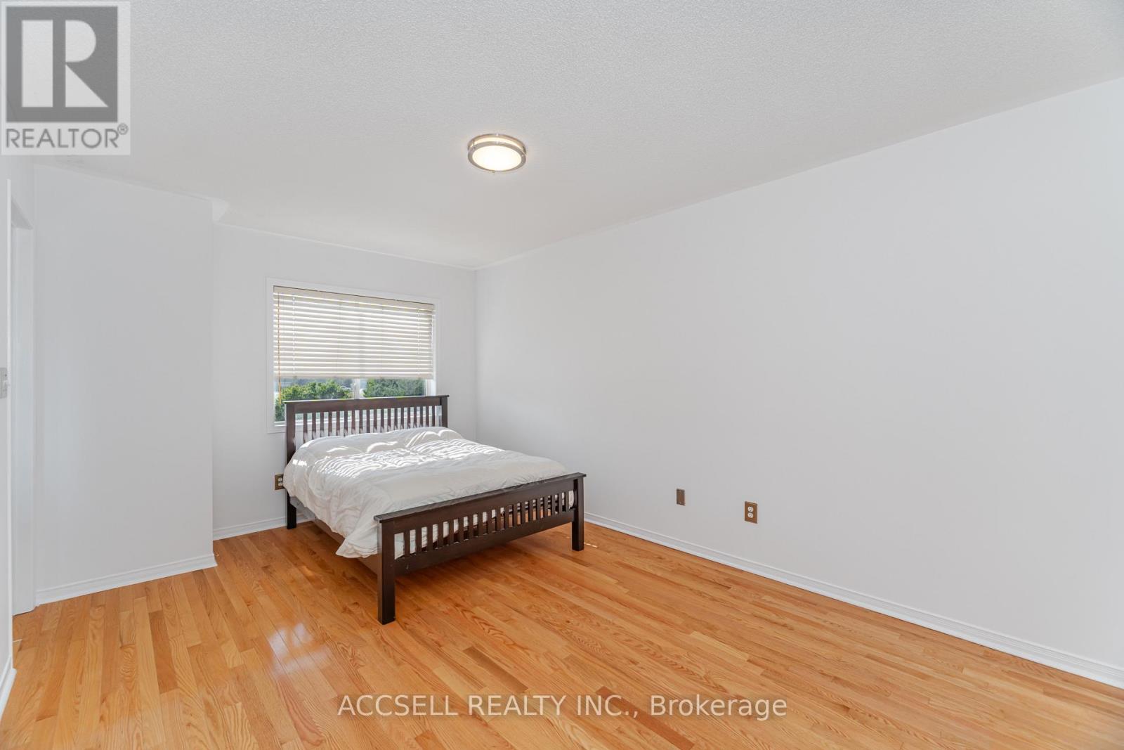 Photo 23 of 188 Deepsprings Crescent, Vaughan ON