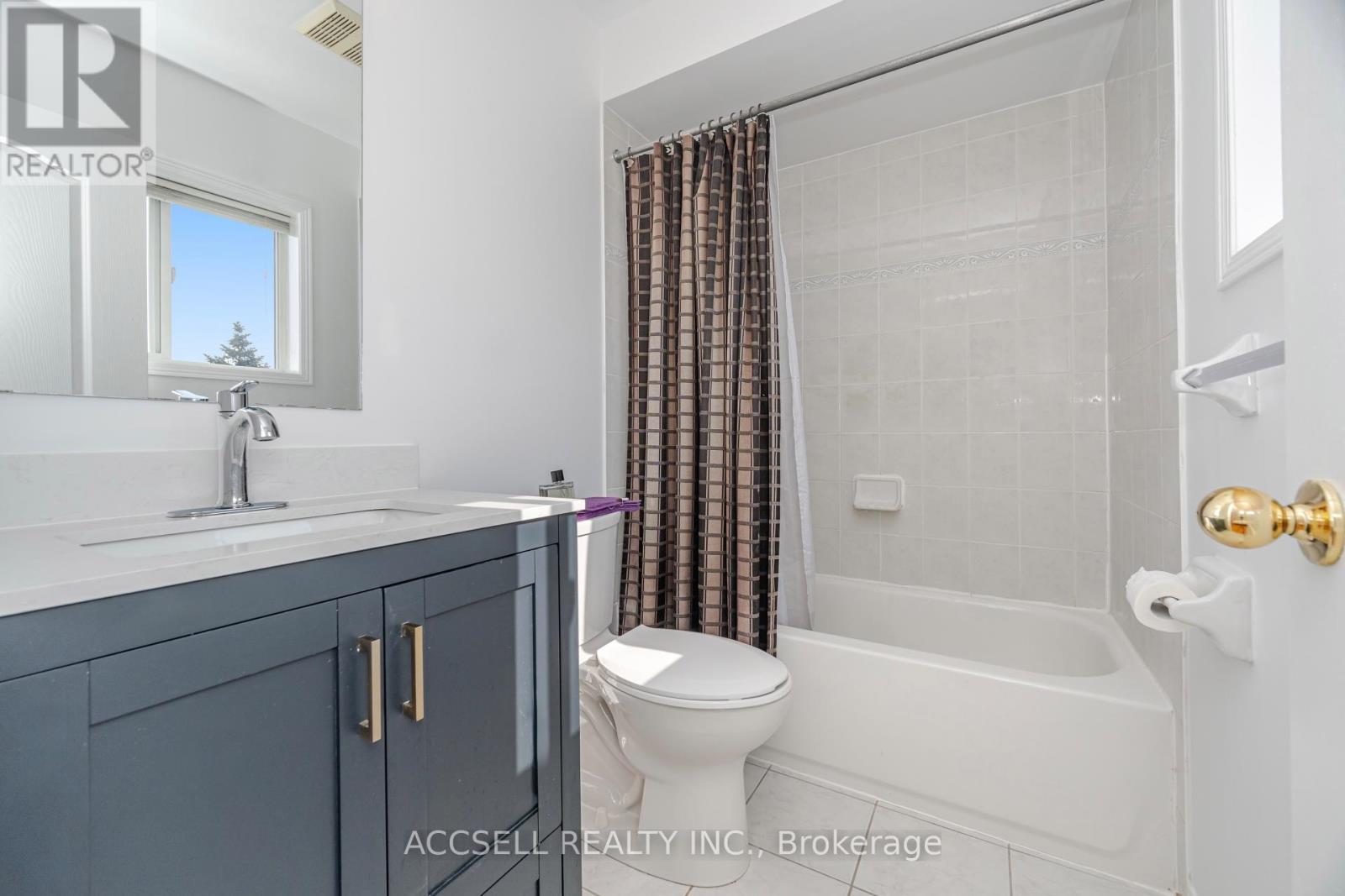 Photo 21 of 188 Deepsprings Crescent, Vaughan ON