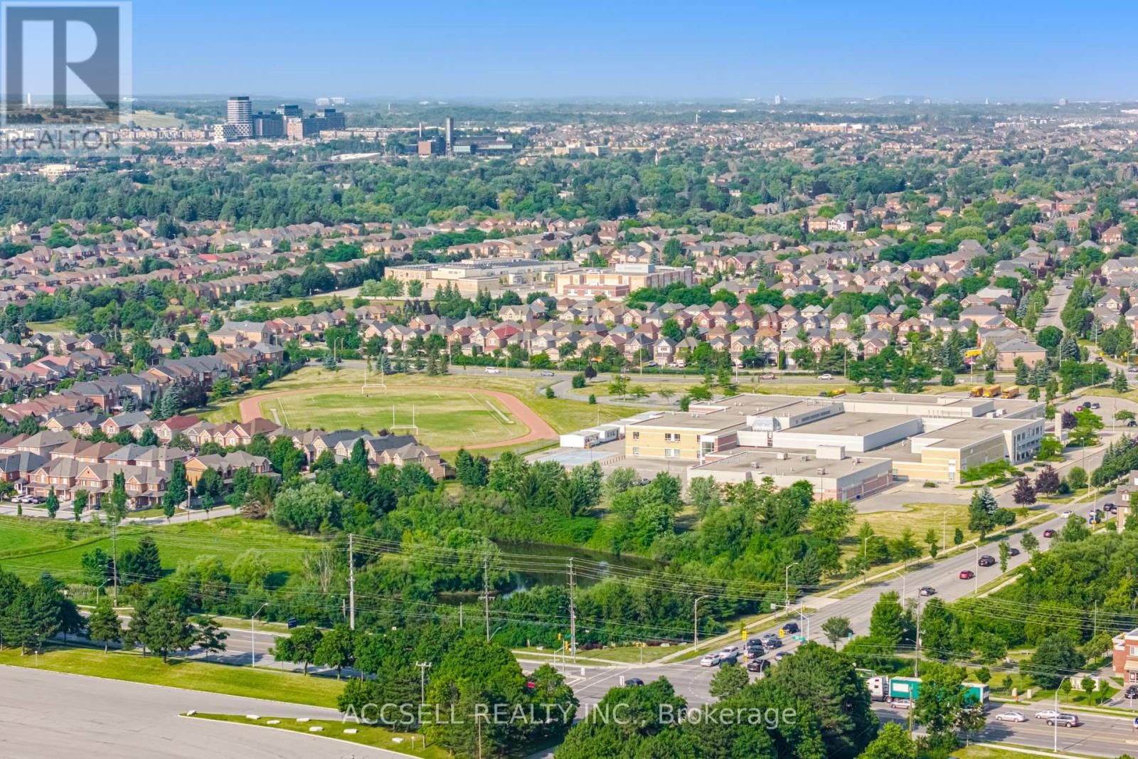 Photo 7 of 188 Deepsprings Crescent, Vaughan ON