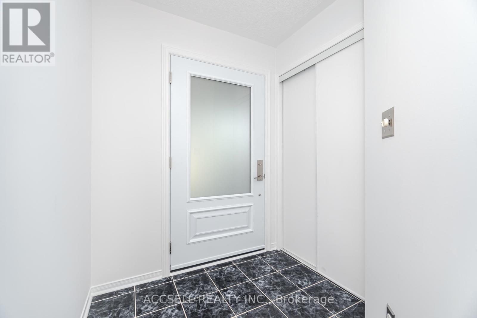 Photo 33 of 188 Deepsprings Crescent, Vaughan ON