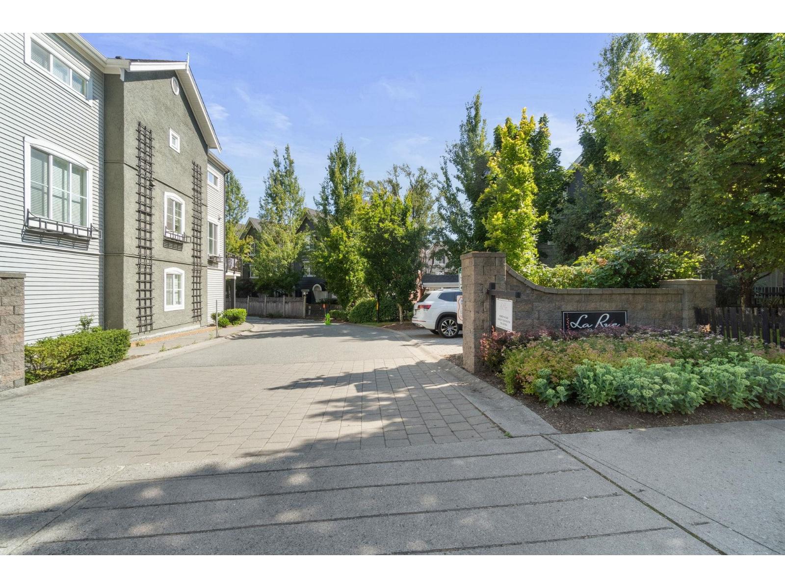 Photo 4 of 9 19180 65 Avenue, Surrey BC