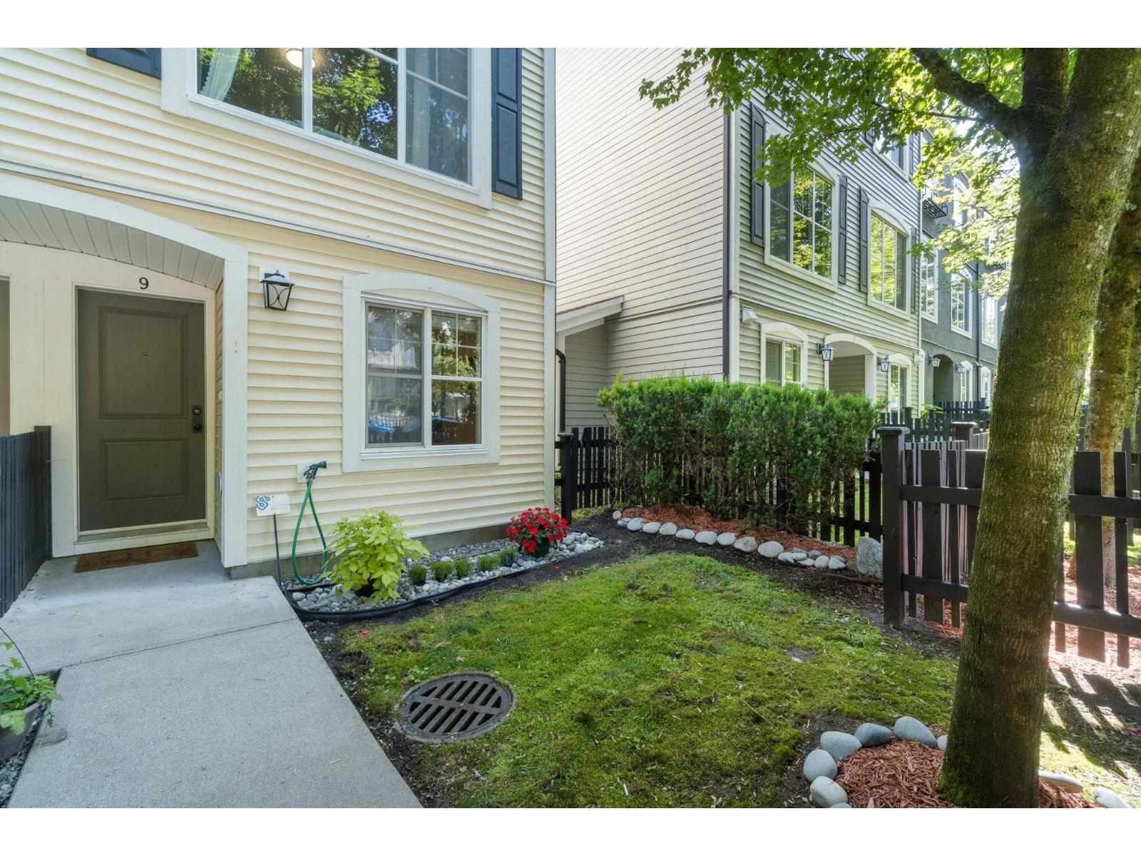 Photo 5 of 9 19180 65 Avenue, Surrey BC