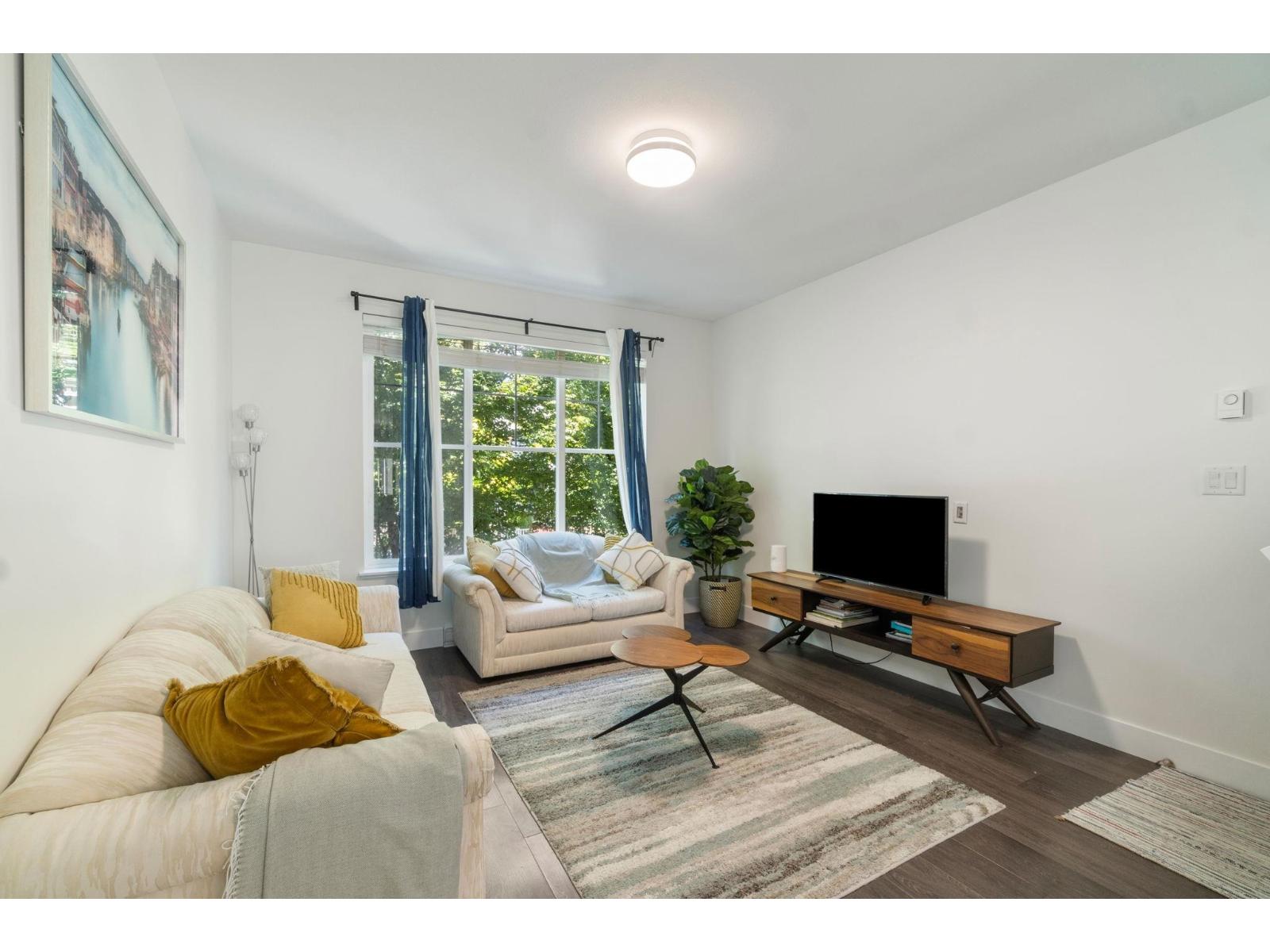 Photo 8 of 9 19180 65 Avenue, Surrey BC