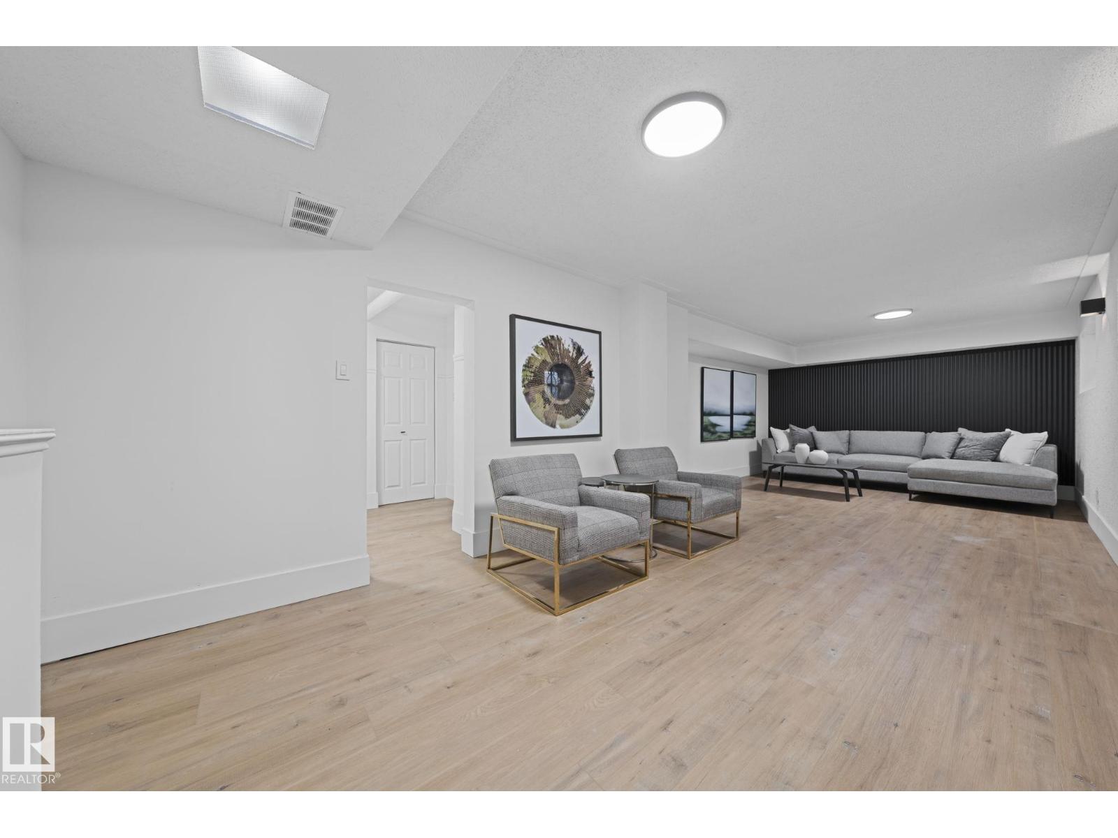 Photo 23 of 12822 70 St Nw, Edmonton AB