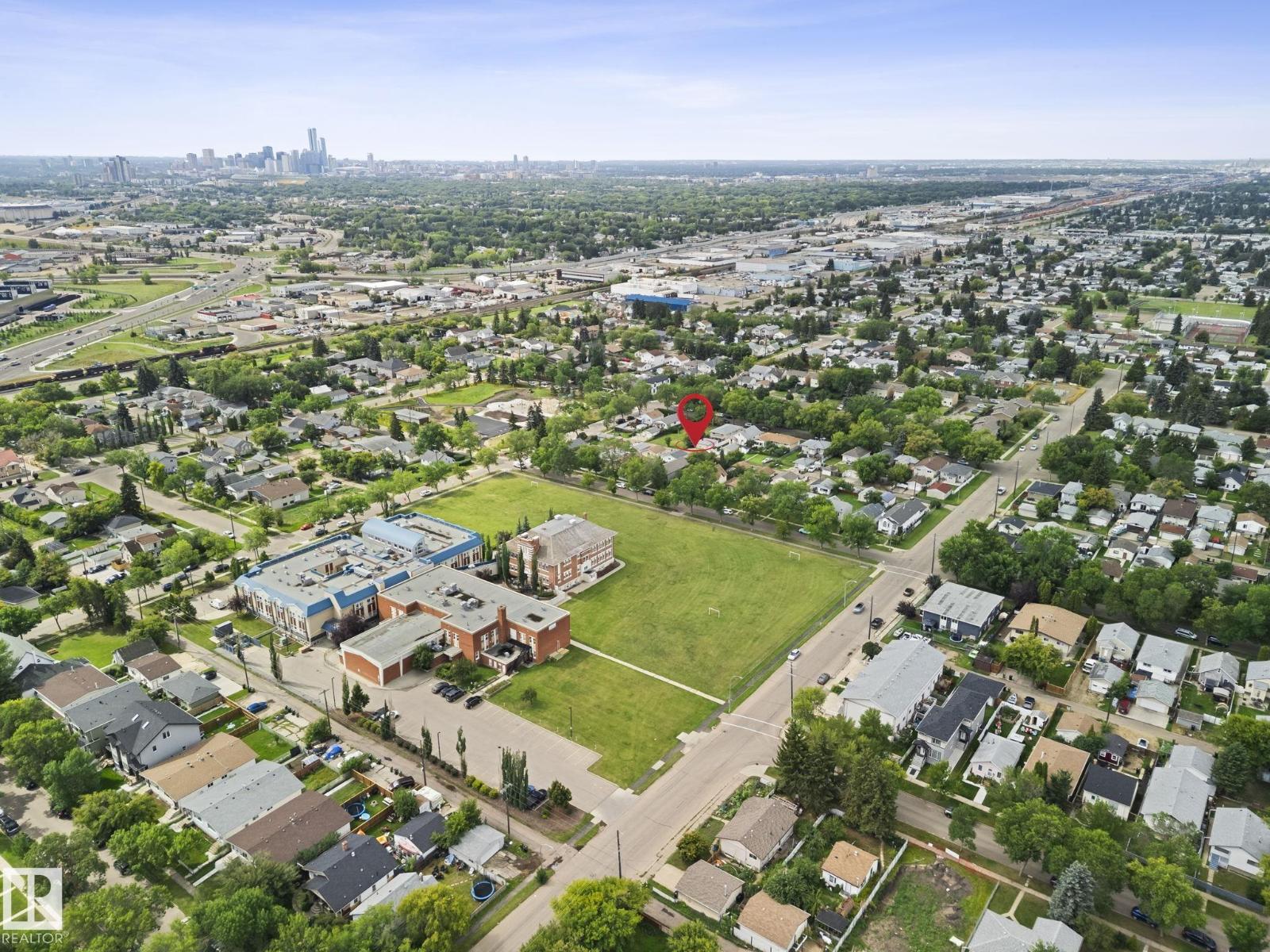 Photo 40 of 12822 70 St Nw, Edmonton AB