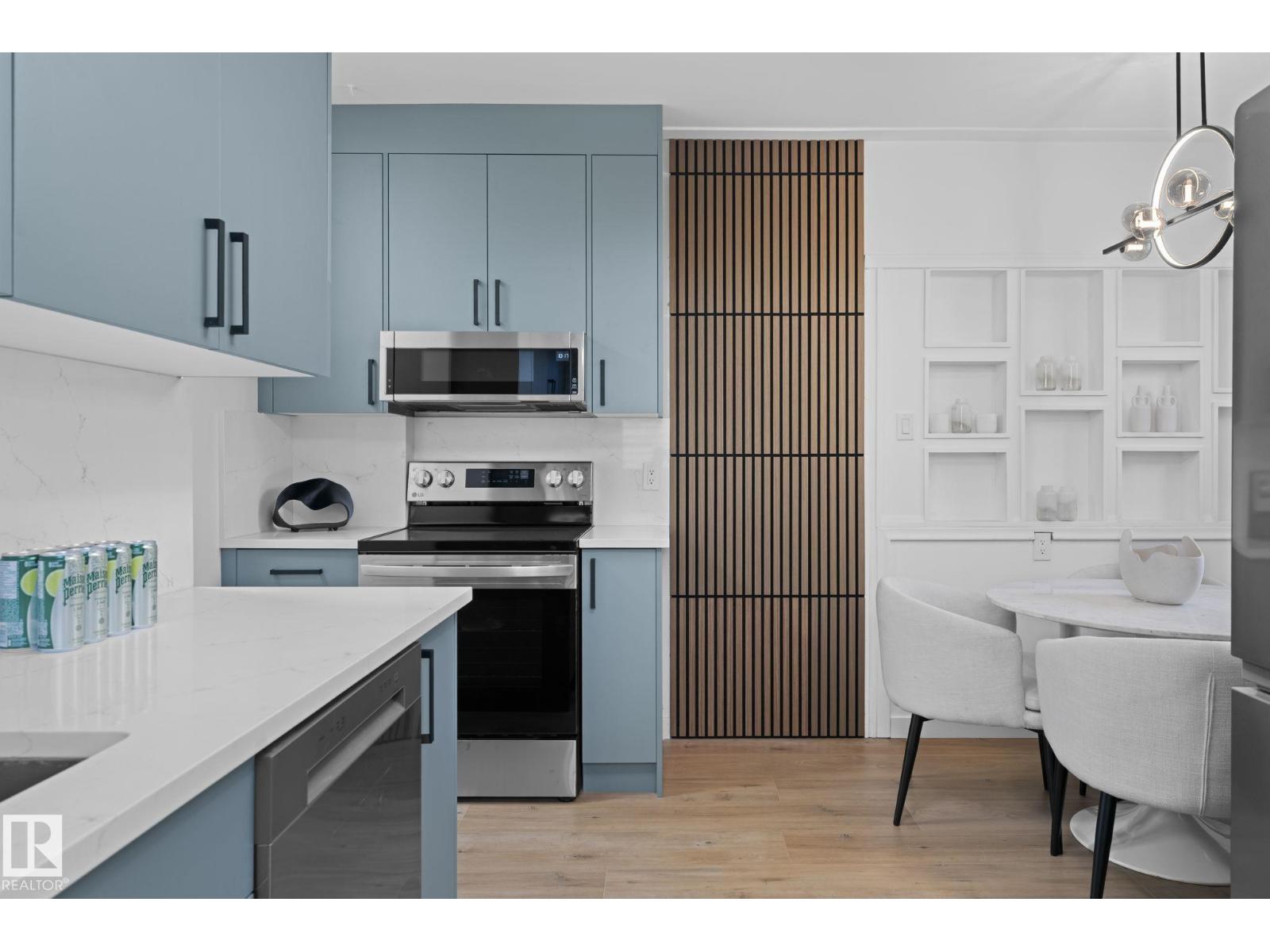 Photo 17 of 12822 70 St Nw, Edmonton AB