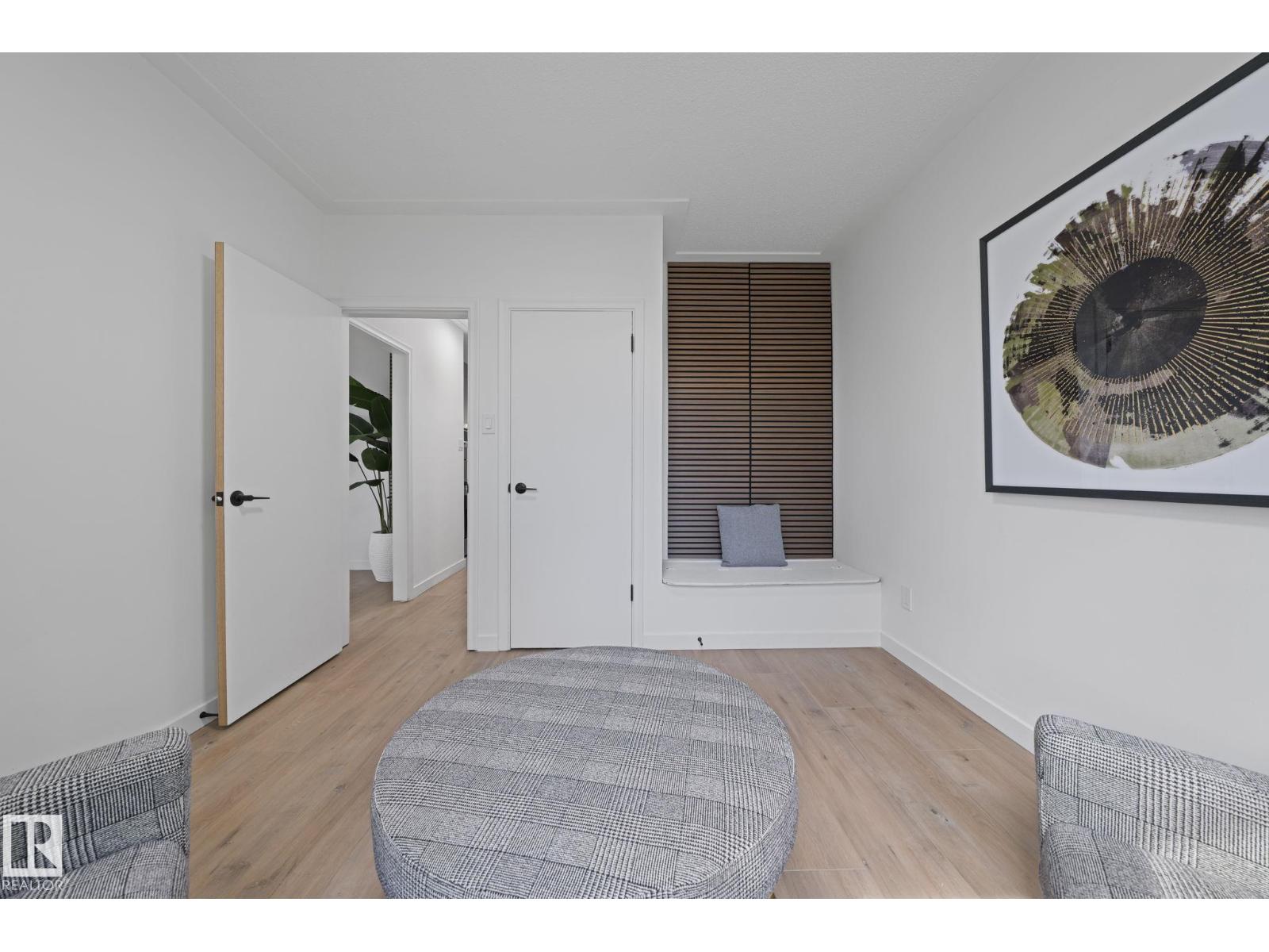 Photo 10 of 12822 70 St Nw, Edmonton AB