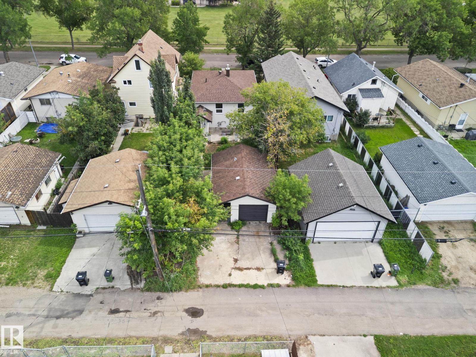 Photo 36 of 12822 70 St Nw, Edmonton AB
