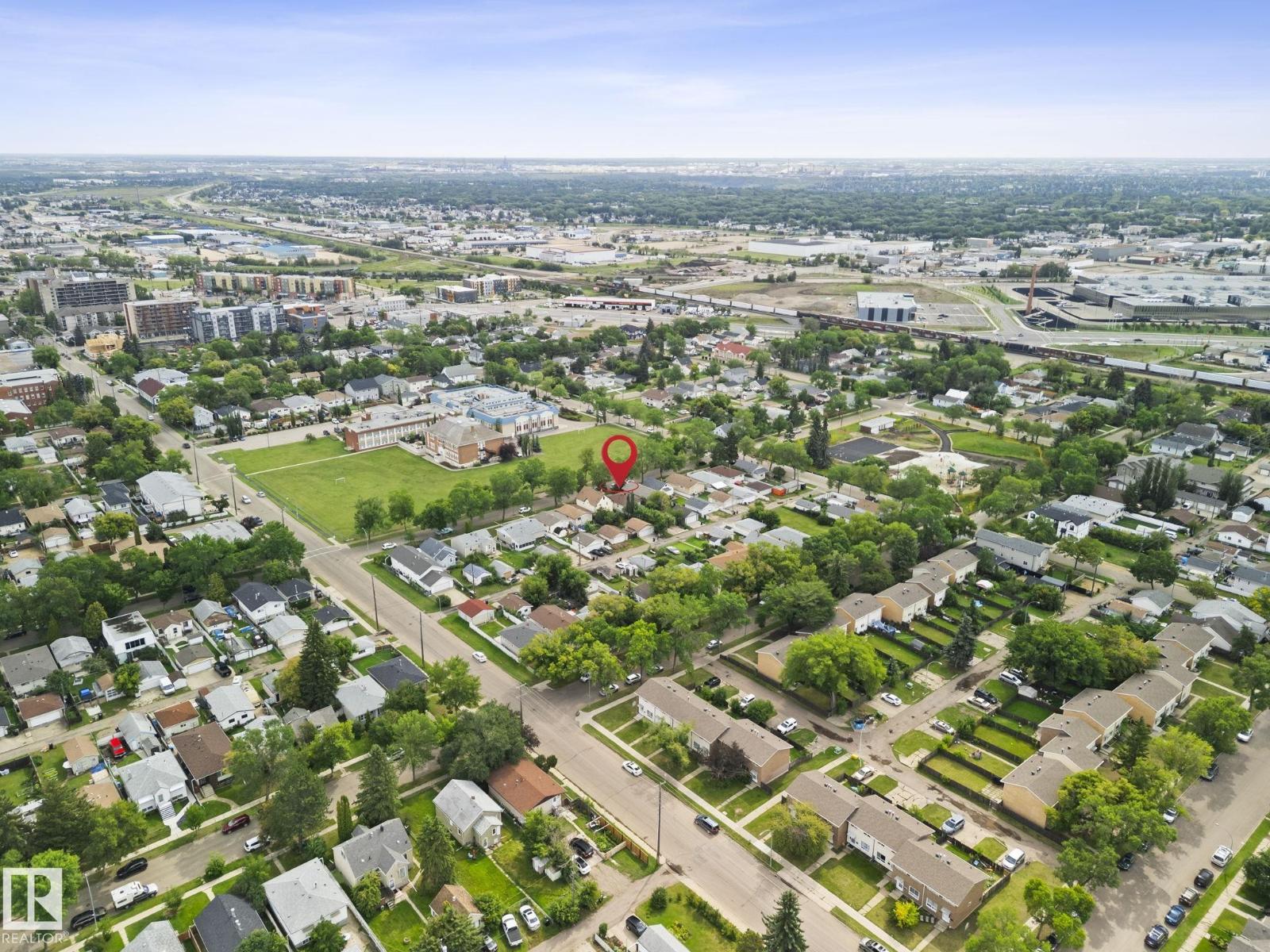 Photo 37 of 12822 70 St Nw, Edmonton AB