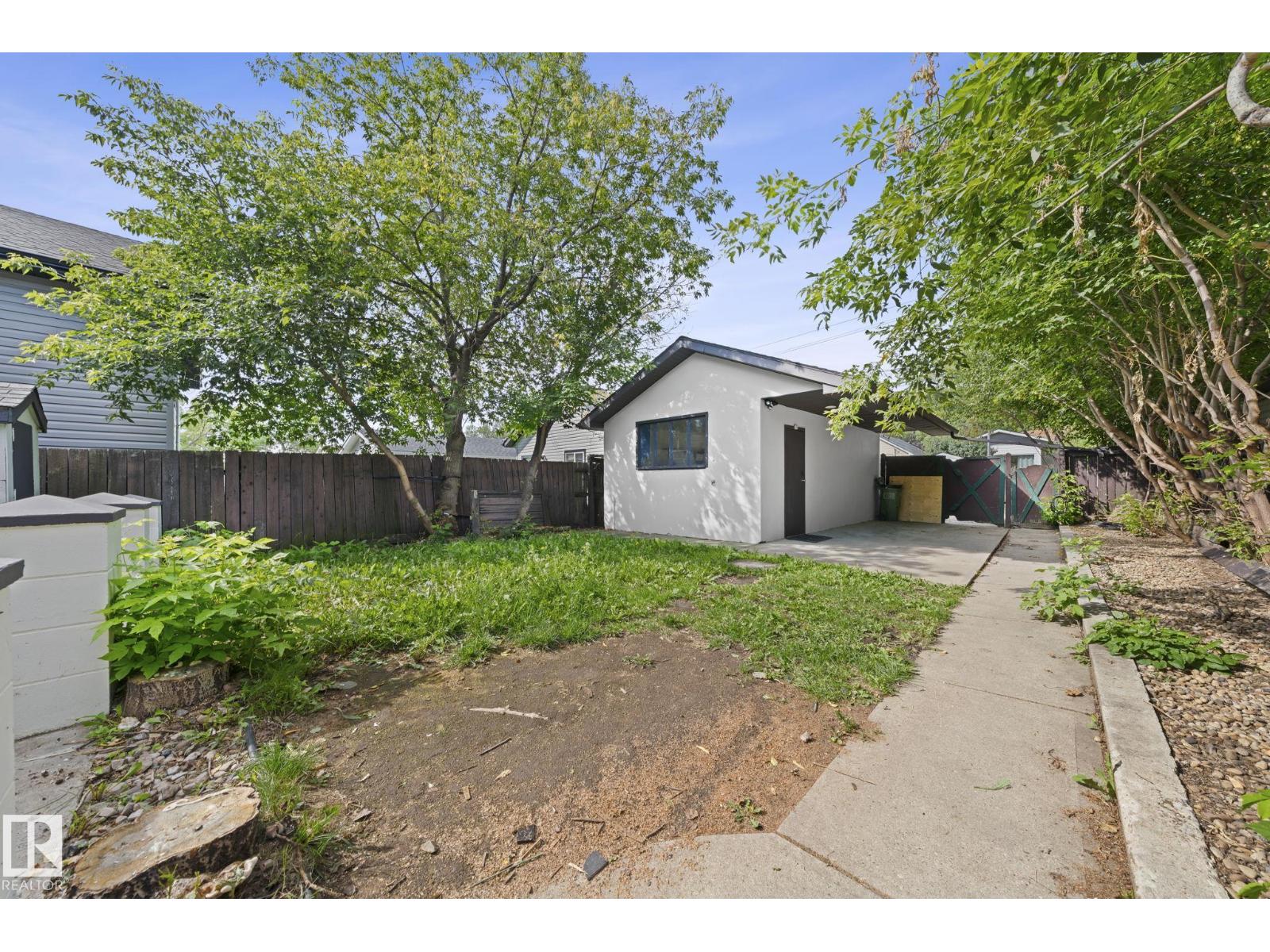 Photo 31 of 12822 70 St Nw, Edmonton AB