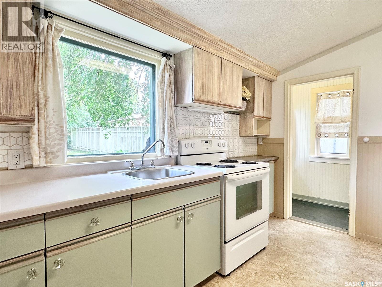 Photo 14 of 1026 L Avenue N, Saskatoon SK
