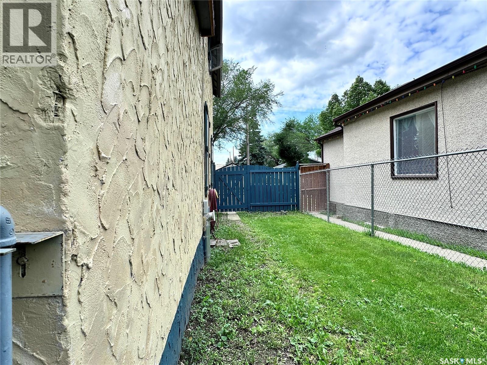Photo 1 of 1026 L Avenue N, Saskatoon SK