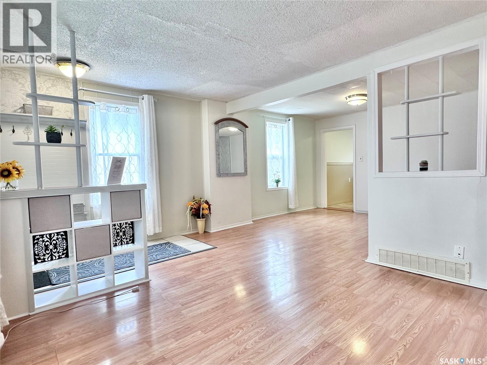 Photo 5 of 1026 L Avenue N, Saskatoon SK