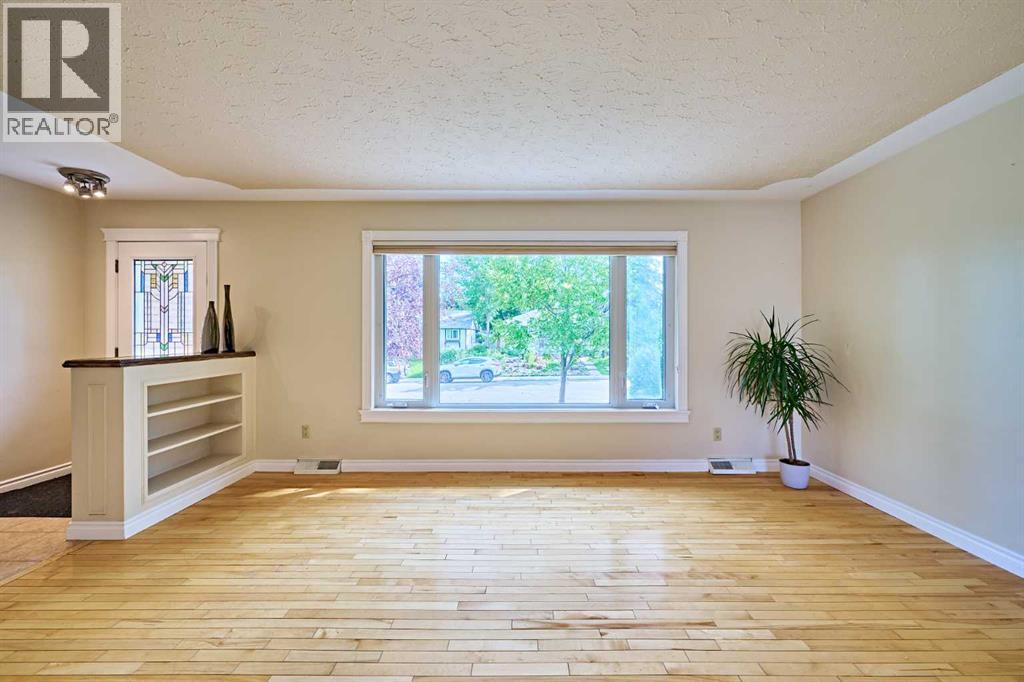 Single Family House Bungalow for Sale in  Kentish Drive SW Kingsland Calgary 