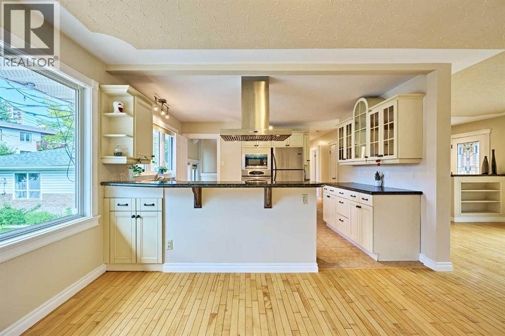 Single Family House Bungalow for Sale in  Kentish Drive SW Kingsland Calgary 