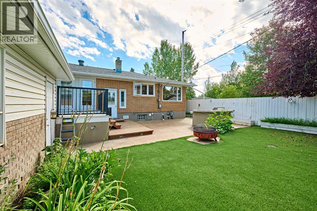 Single Family House Bungalow for Sale in  Kentish Drive SW Kingsland Calgary 