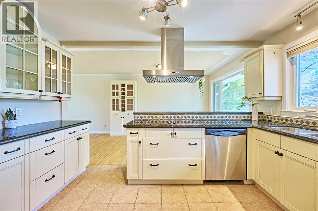 Single Family House Bungalow for Sale in  Kentish Drive SW Kingsland Calgary 