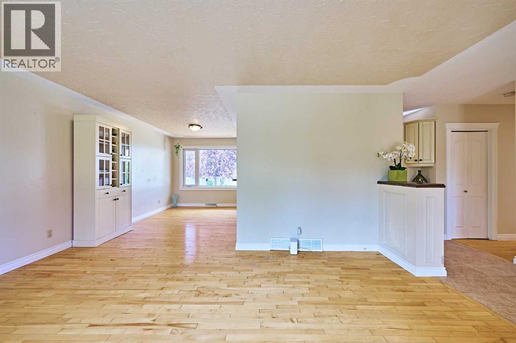 Single Family House Bungalow for Sale in  Kentish Drive SW Kingsland Calgary 