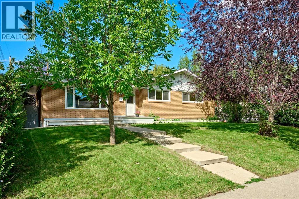Single Family House Bungalow for Sale in  Kentish Drive SW Kingsland Calgary 