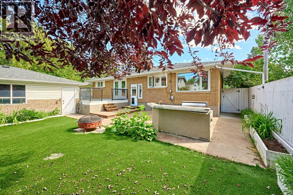 Single Family House Bungalow for Sale in  Kentish Drive SW Kingsland Calgary 