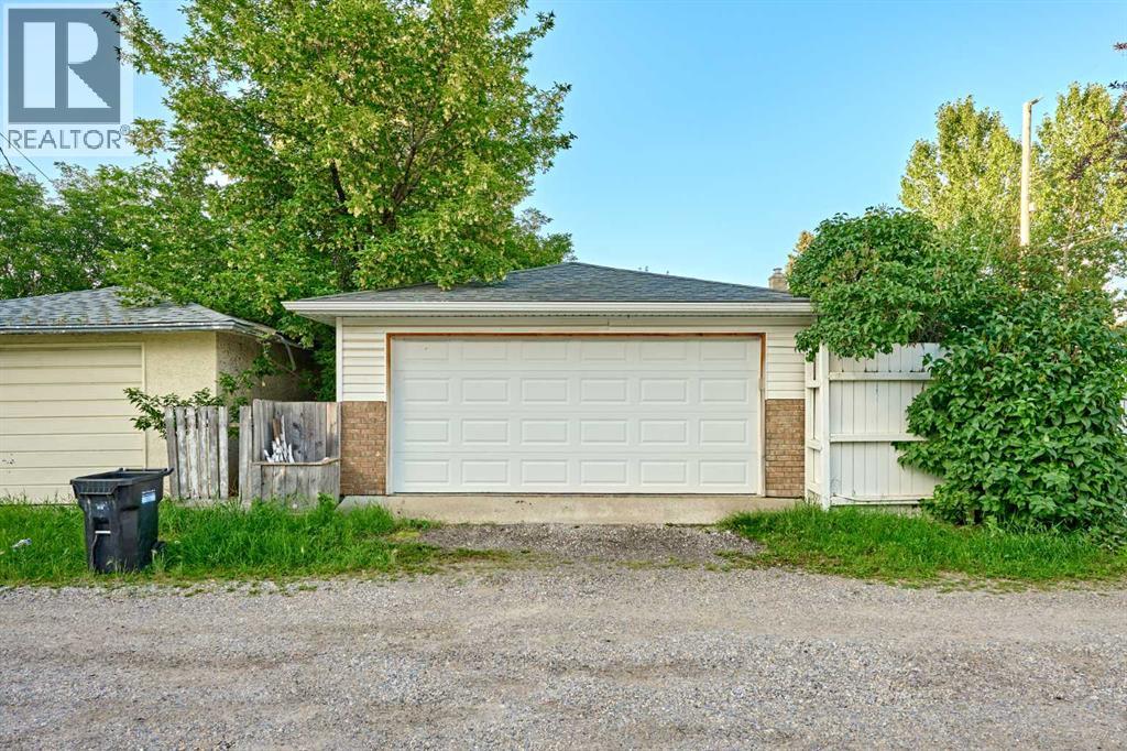Single Family House Bungalow for Sale in  Kentish Drive SW Kingsland Calgary 