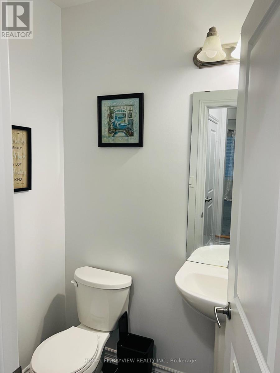 Photo 2 of 238 Ridley Crescent, Southgate ON