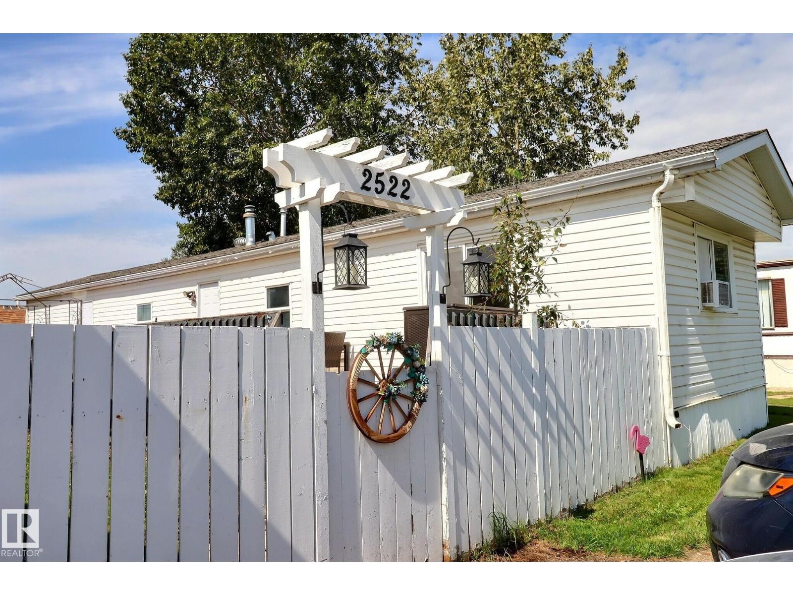 Photo 12 of 2522 West Port Rd Nw, Edmonton AB