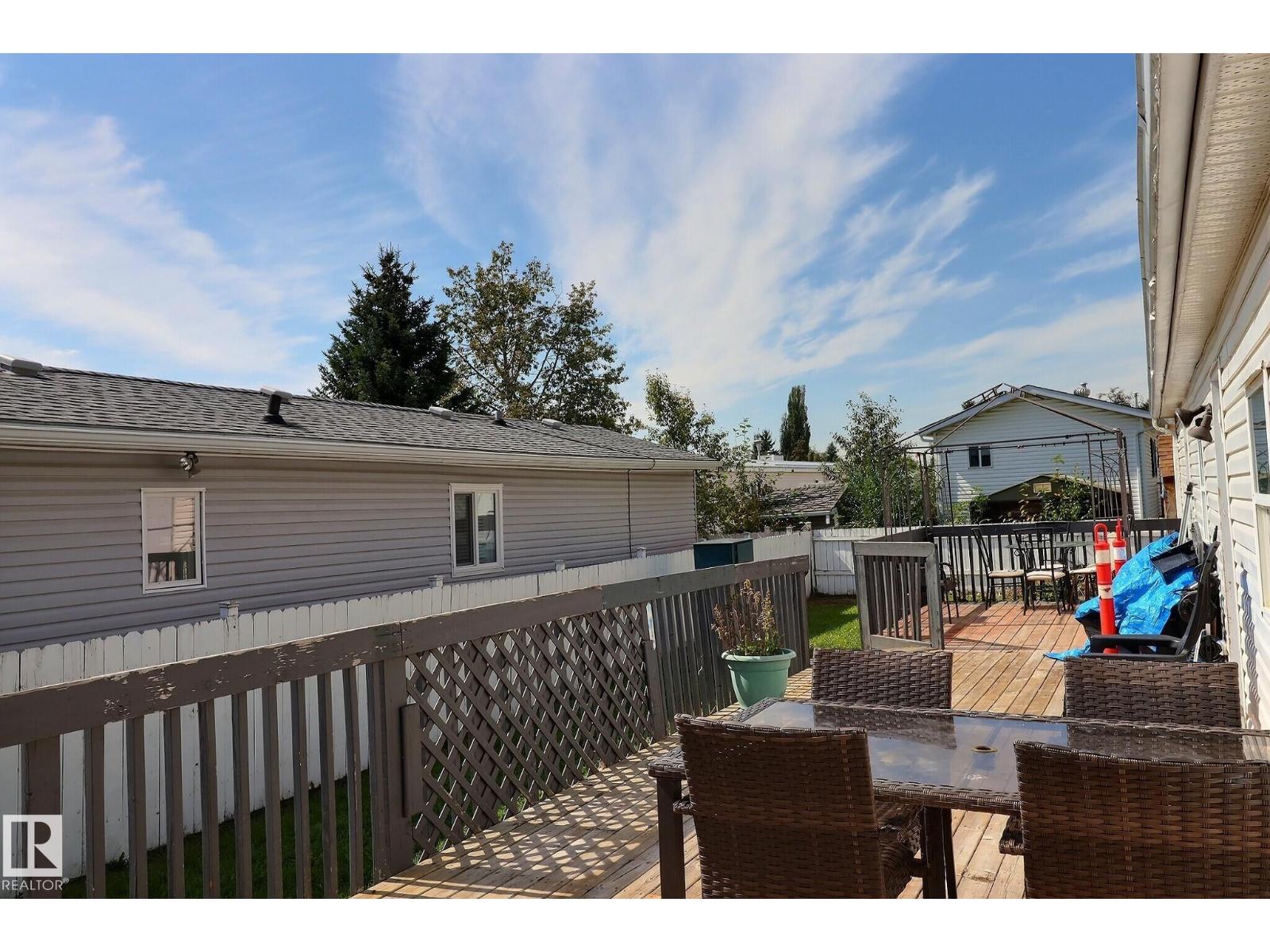Photo 3 of 2522 West Port Rd Nw, Edmonton AB