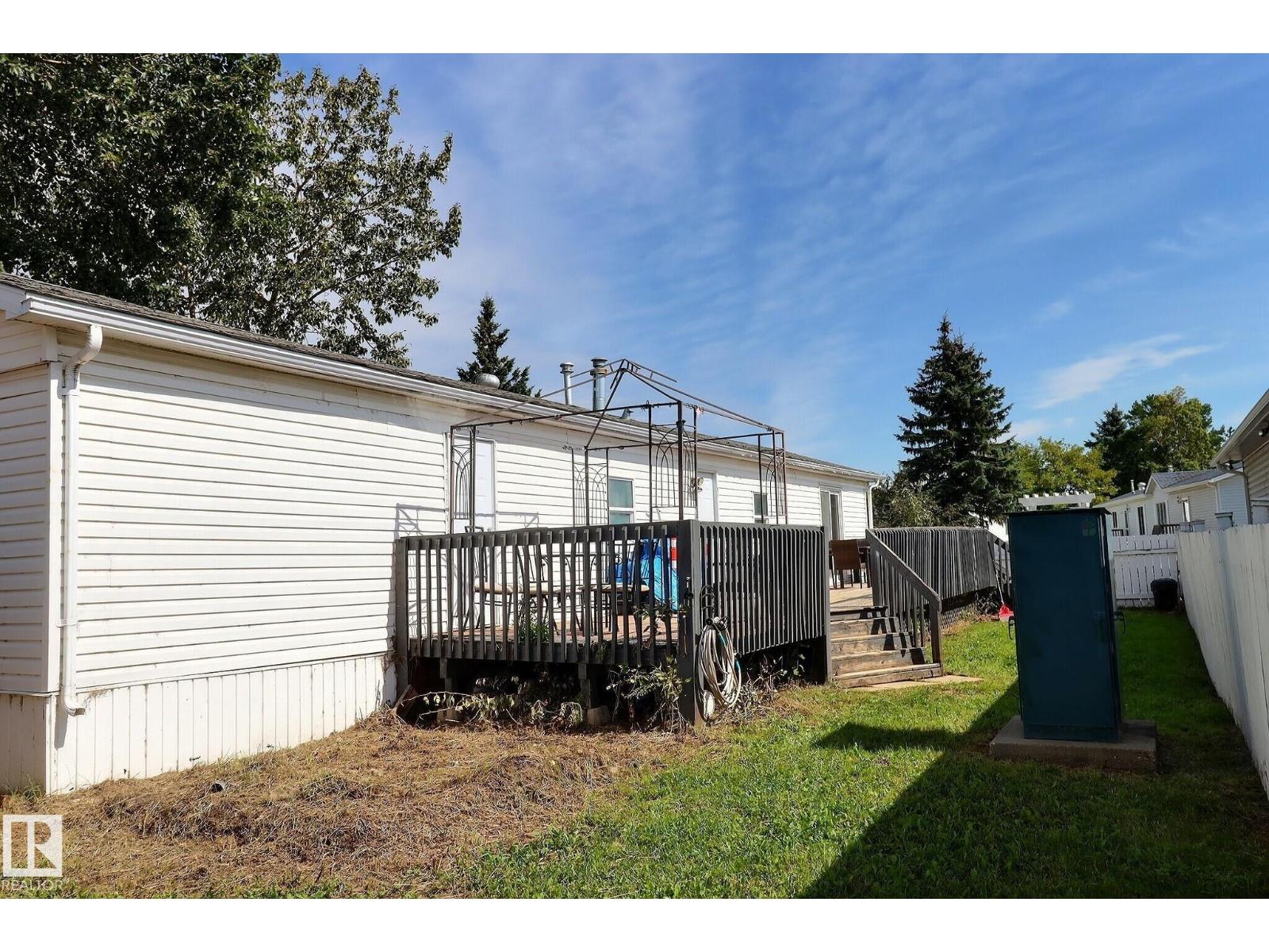 Photo 5 of 2522 West Port Rd Nw, Edmonton AB