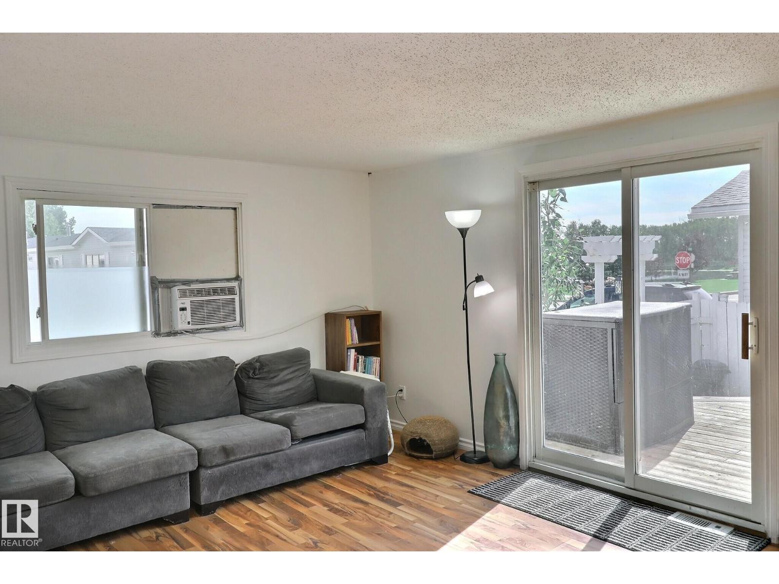 Photo 11 of 2522 West Port Rd Nw, Edmonton AB