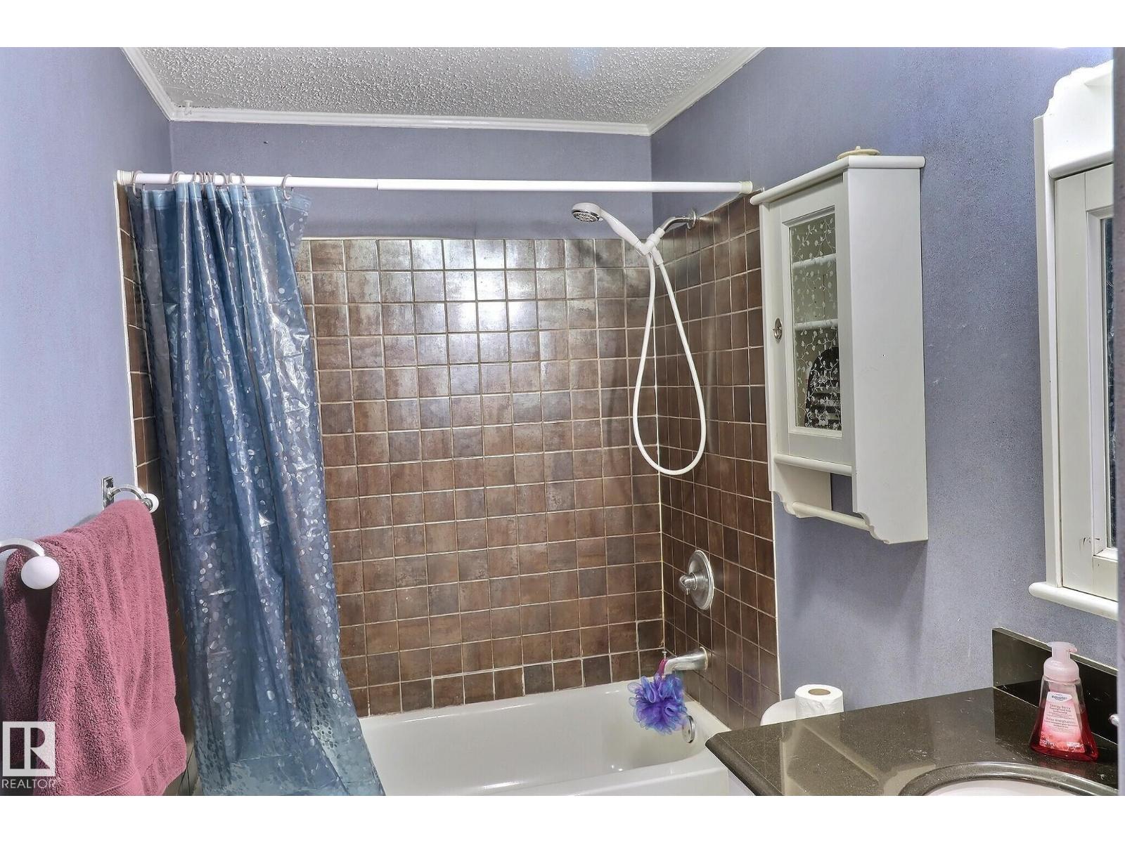 Photo 13 of 2522 West Port Rd Nw, Edmonton AB