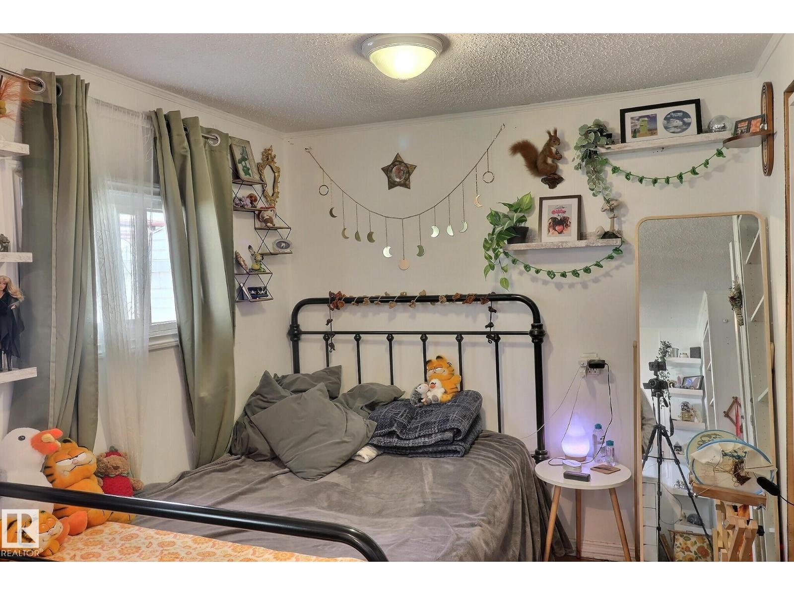 Photo 4 of 2522 West Port Rd Nw, Edmonton AB