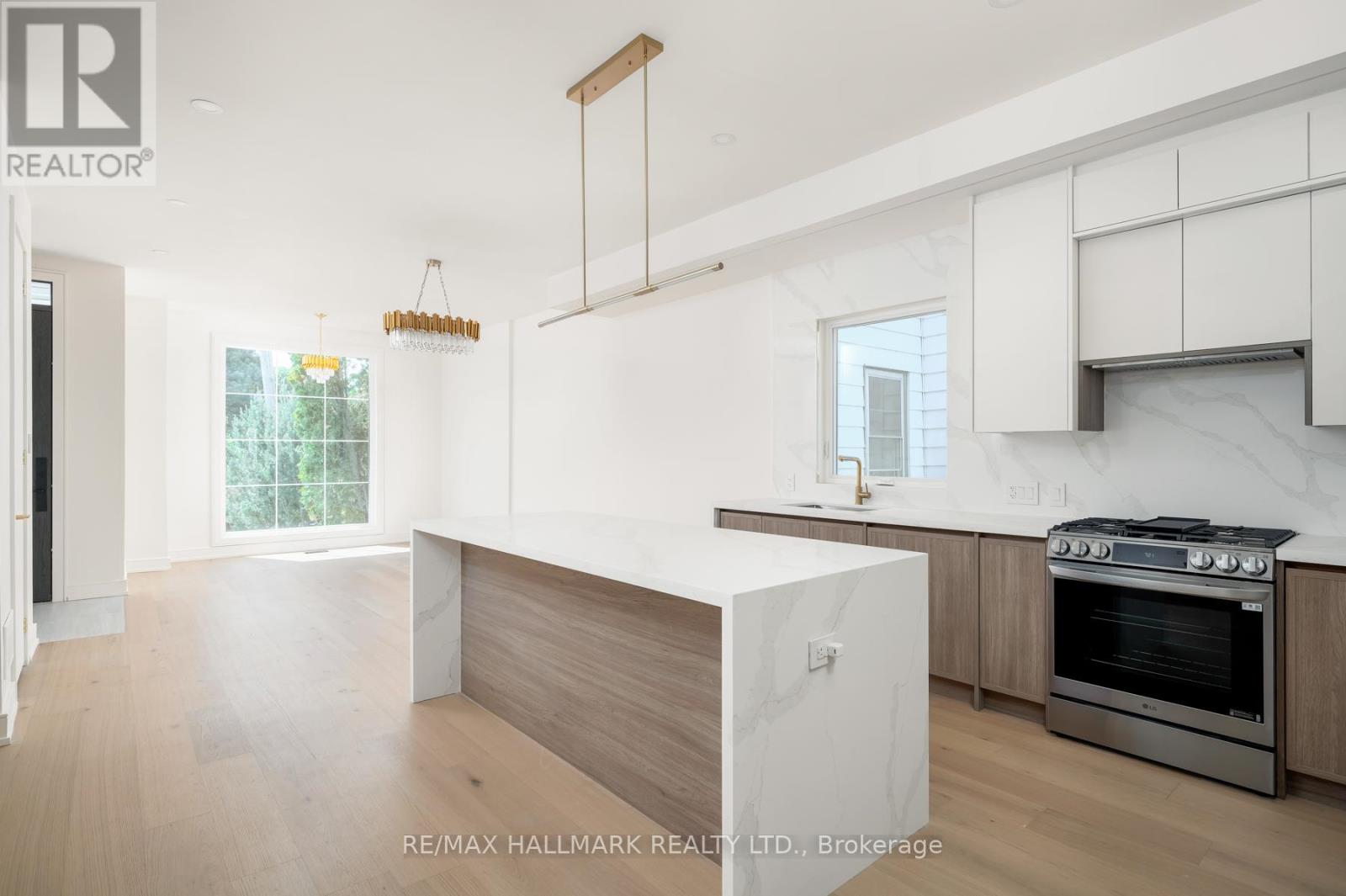 Photo 12 of 104 Newcastle Street, Toronto ON