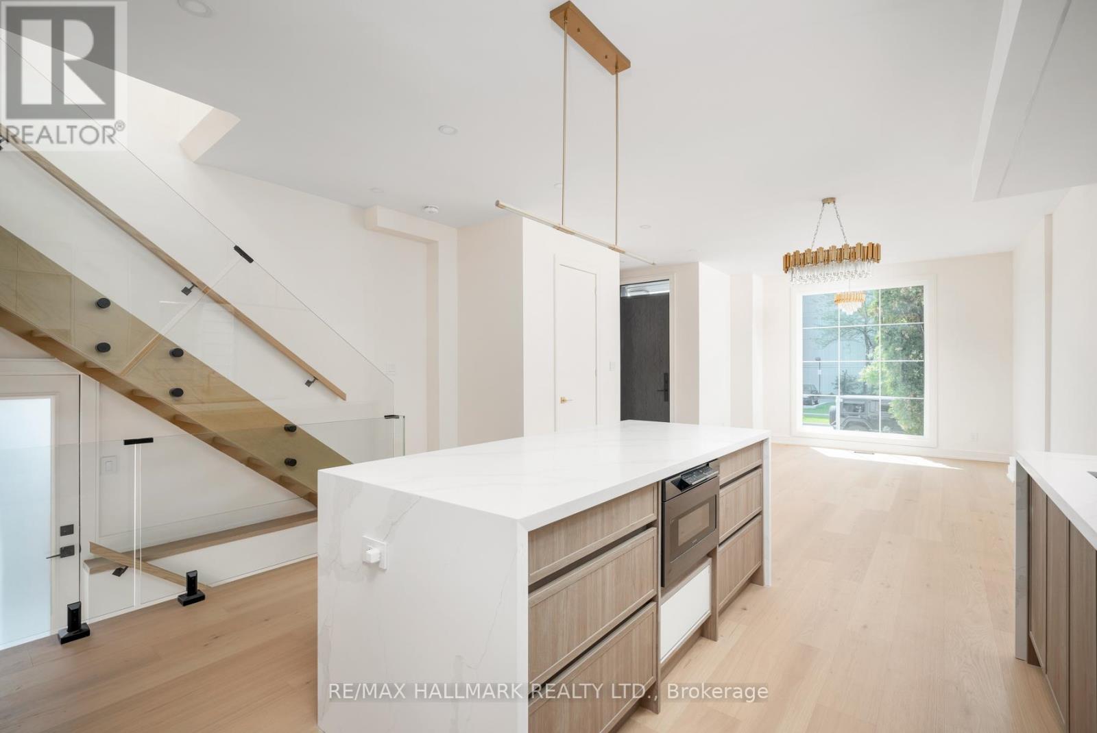 Photo 13 of 104 Newcastle Street, Toronto ON