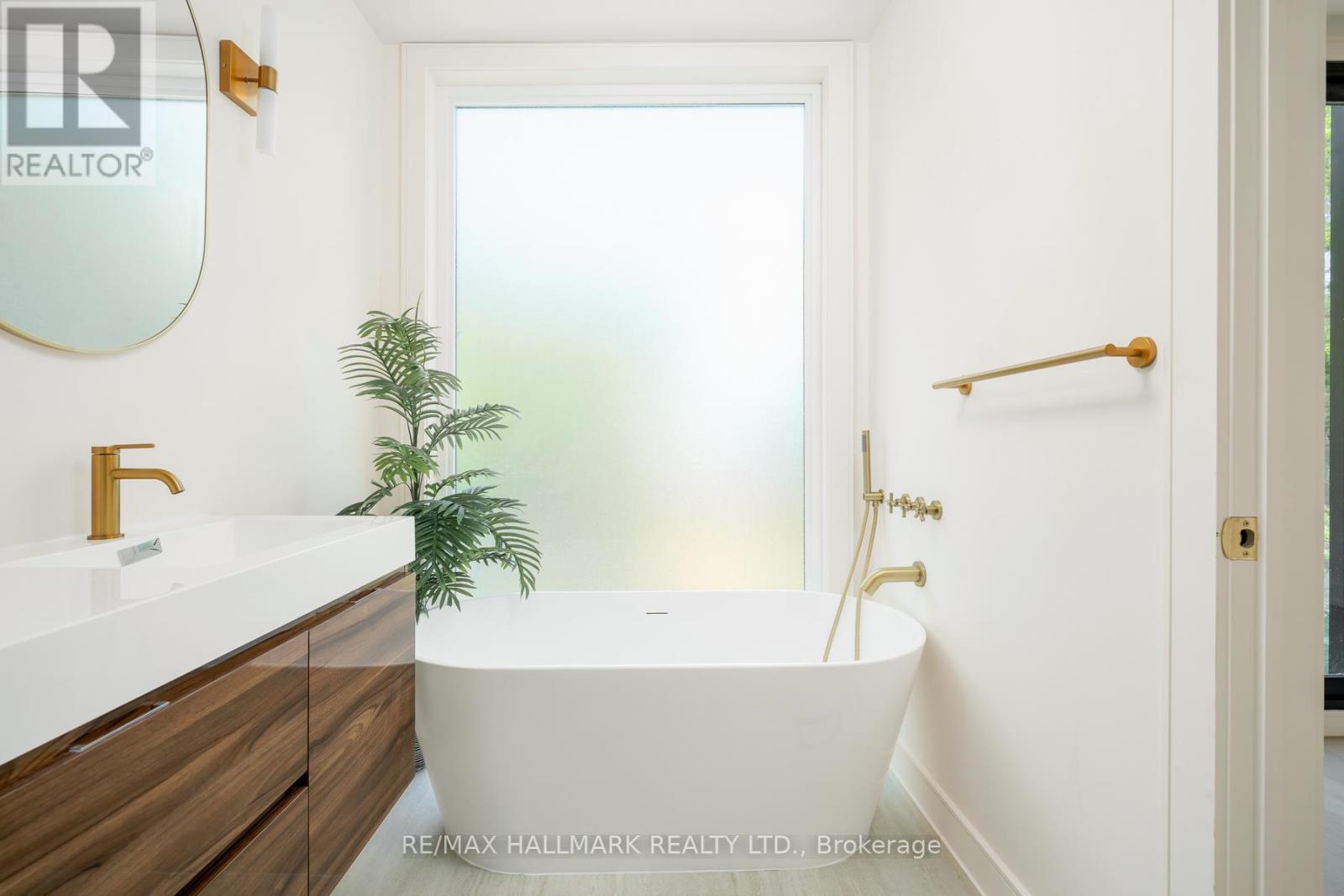Photo 26 of 104 Newcastle Street, Toronto ON