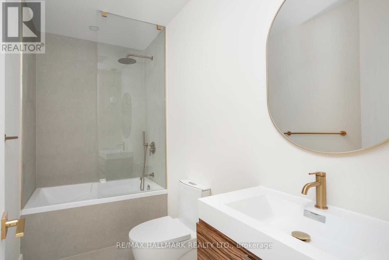 Photo 31 of 104 Newcastle Street, Toronto ON
