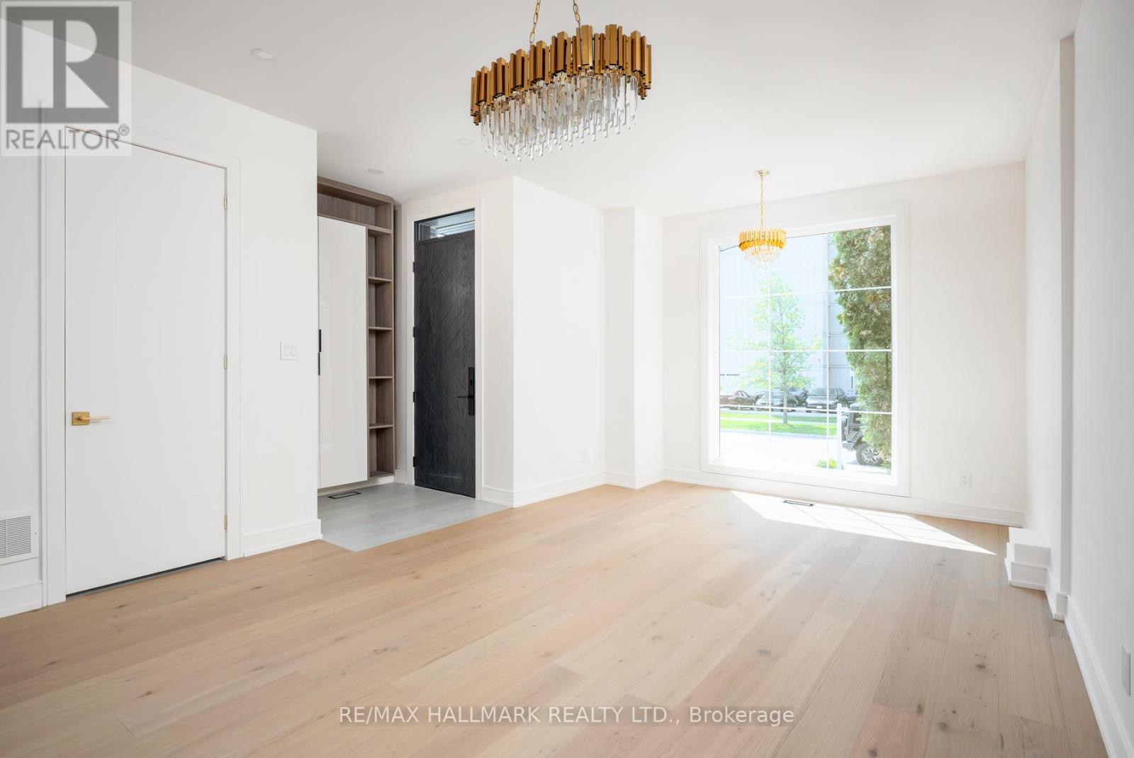 Photo 4 of 104 Newcastle Street, Toronto ON